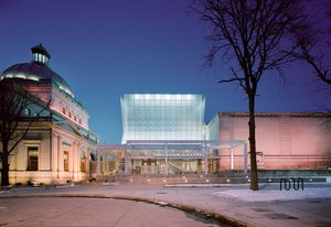 A new entry and exhibition space for the Children’s Museum of Pittsburgh, Pennsylvania (2004) connects an 1890s post office with a 1939 planetarium. A distinctive sunshade flutters in the wind and shades the glass. Collaborators: Perkins Eastman (architect of record), Ned Kahn (environmental artist).