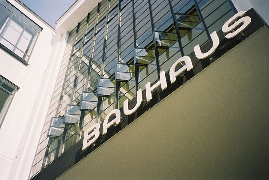 Type designed by Herbert Bayer for the Bauhaus in Dessau, above the entrance to the workshop block. Jim Hood, May 2005. , licensed under  CC BY 2.5 