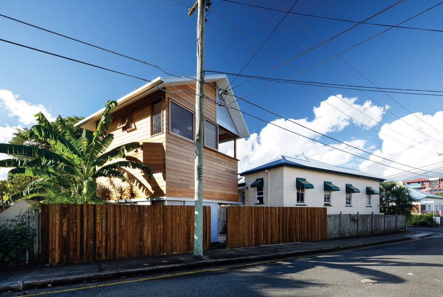 The detached addition to the rear of a Queensland cottage acknowledges the timber-and-tin character of the neighbourhood.