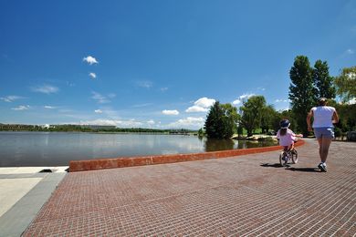 Canberra Central Parklands: R G Menzies walk traces the shoreline of Lake Burley Griffin.