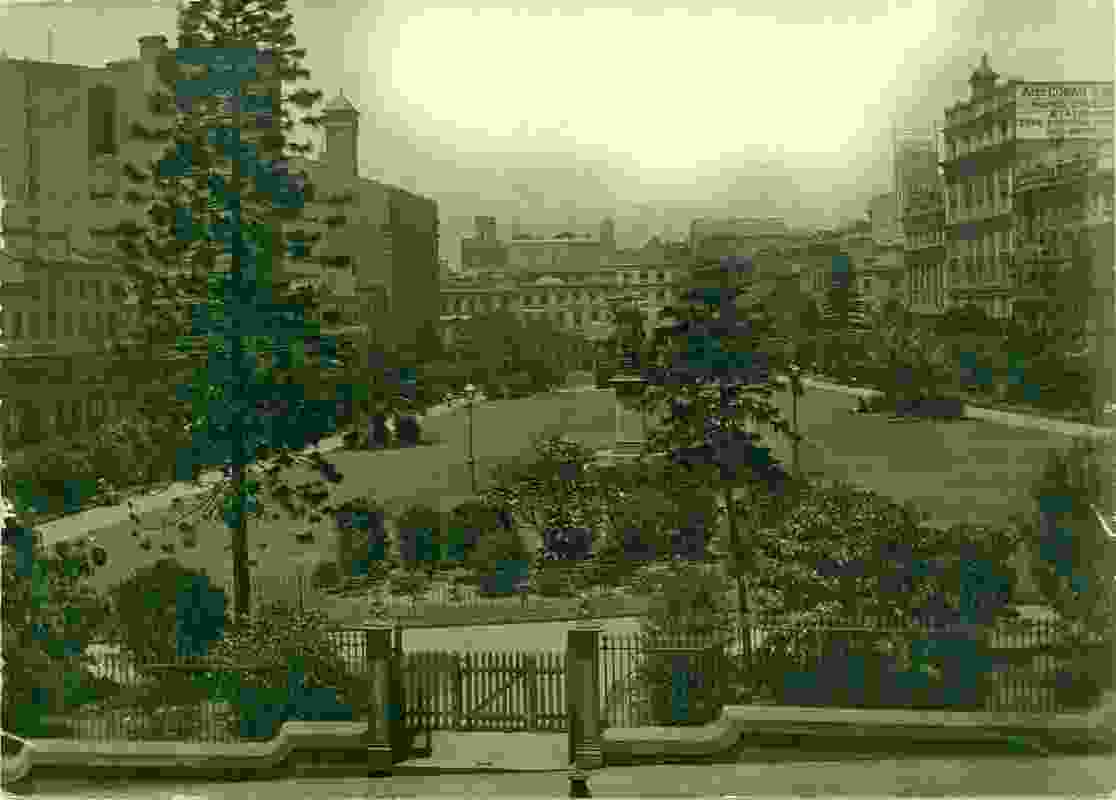 Wynyard Park in 1906, just before the fences were removed to allow public access to this previously private open space.
