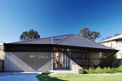 The gable roof profile common in the neighbourhood is repeated in the dynamic patterning of the black and white Vs on the new facade’s oversized sliding screens.