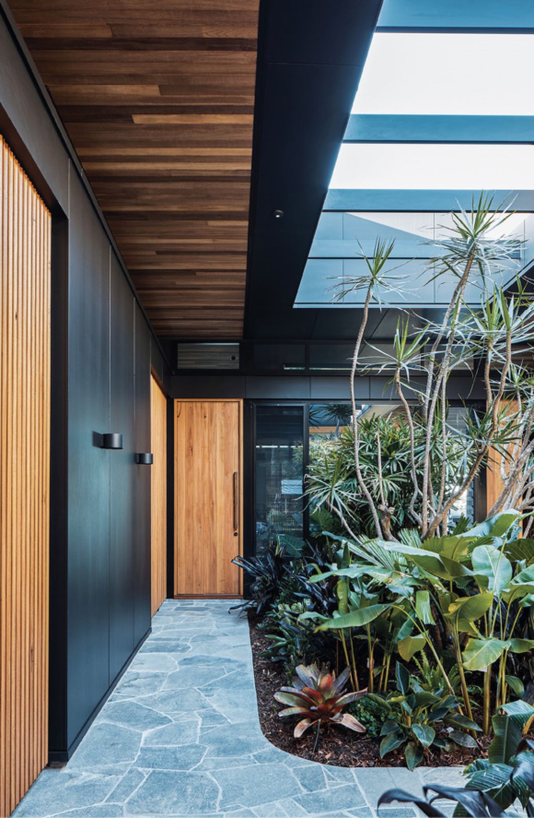 Tropical textures: Cove House | ArchitectureAu