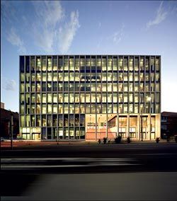 Front elevation to Anzac
Parade.