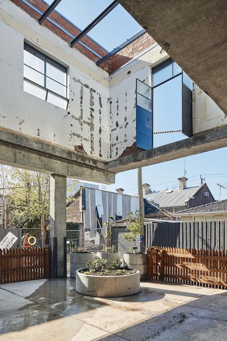 To blur the distinction between industrial and residential zones, on-site parking and loading was removed to create new open-air courtyards.