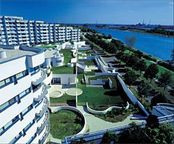 Wohnpark Neue Donau housing
estate, Vienna, 1998. Photograph Eric Sierins.