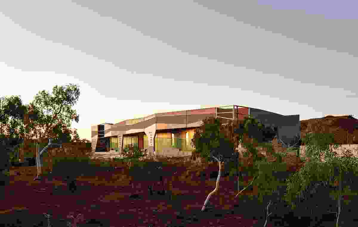 The design for Karratha Central Healthcare draws heavily from the architects’ interpretation of the Karratha landscape in the Pilbara region of Western Australia.