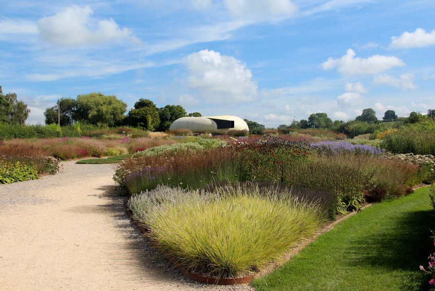The Beautiful Perennial Gardens of Piet Oudolf, the World's Greatest Living  Landscape Designer