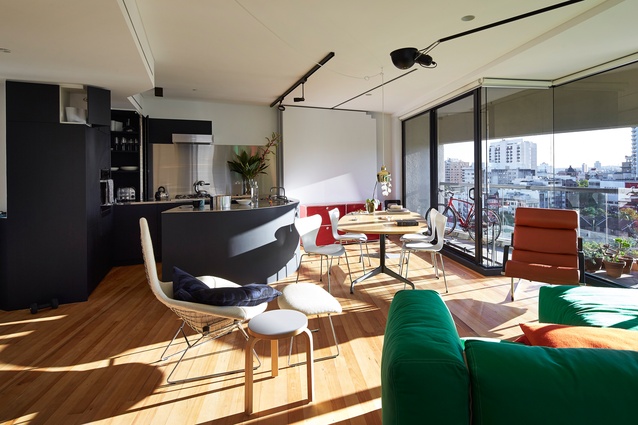 Horizon Apartment by Stephen Collier Architects.