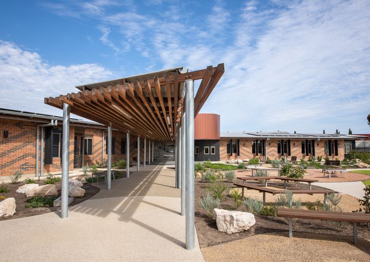 Moorundi Health Centre – Phillips Pilkington Architects in collaboration with Ngarrindjeri Elders, Mardawi Sister Weavers and Ngarrindjeri artists Jordan Lovegrove and Harley Ngrankani Hall.