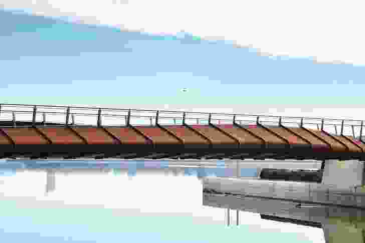 Kingston Bridge by Oxigen.