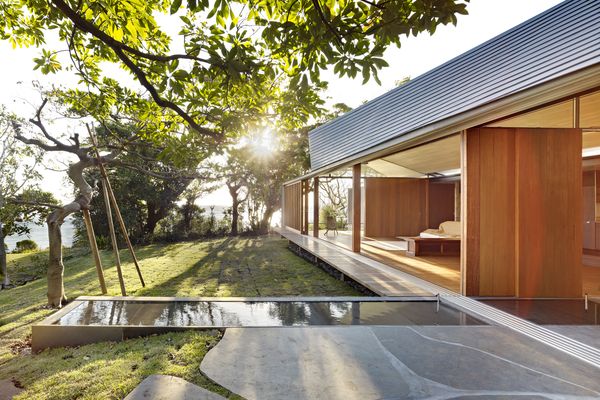Wall House, Shizuoka, Japan by Peter Stutchbury with Keiji Ashizawa Design (2007-09).