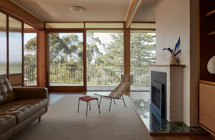 At Ivanhoe East House, careful alterations celebrate the home’s modernist heritage.
