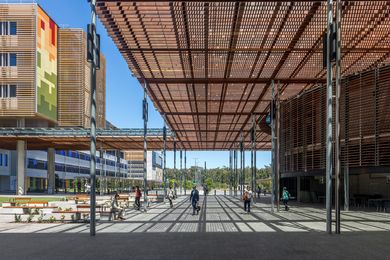 Patients and visitors arrive at Sunshine Coast University Hospital via a generous civic space.