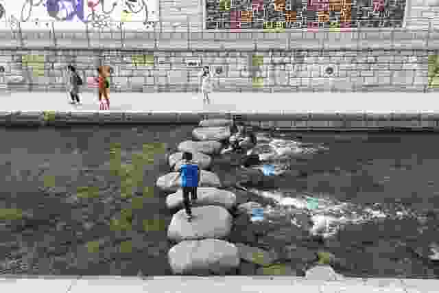 Seoul’s Cheonggyecheon stream, designed by SeoAhn Total Landscape. 