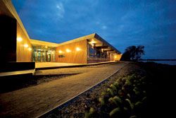 Entry to the Marine Discovery Centre, accessed
from the shoreline path.