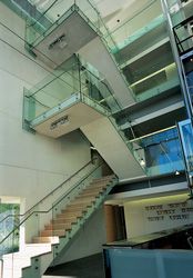 The foyer stair, which affords long views down the
river.