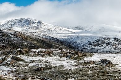 Mount Kosciuszko. In 1840 Polish geologist and explorer Paul Edmund de Strzelecki renamed the mountain Kosciuszko in honour of the ideals of democracy. 