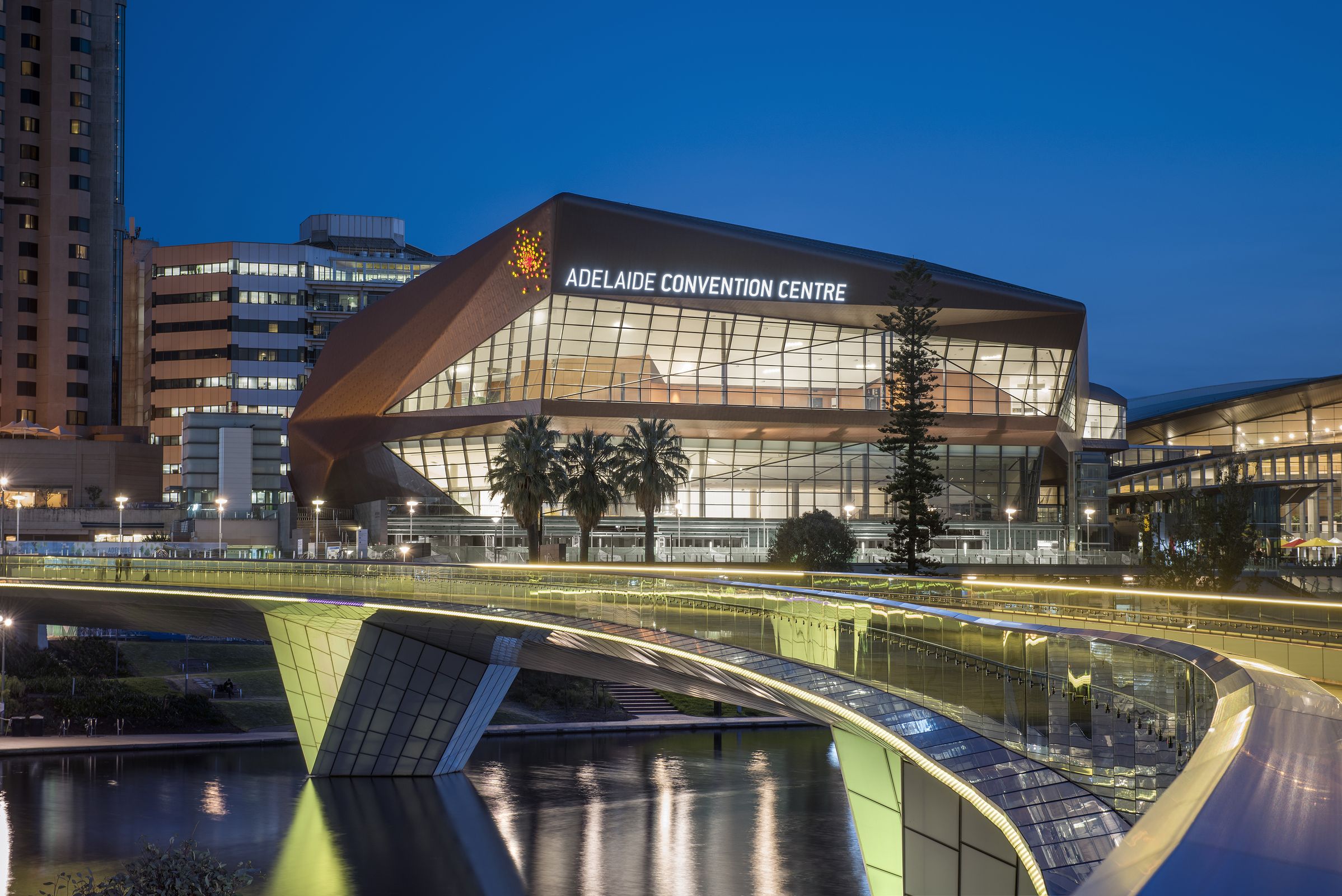 Rock formation-inspired building completes the Adelaide Convention ...