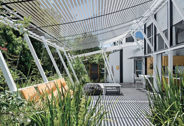 On the northern verandah, netted hammock seats lean in unison with the architecture, appearing to float over and into the landscape.