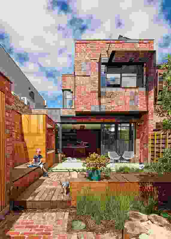 Cubo Rear Garden by PHOOEY Architects in collaboration with Simon Ellis Landscape Architects.