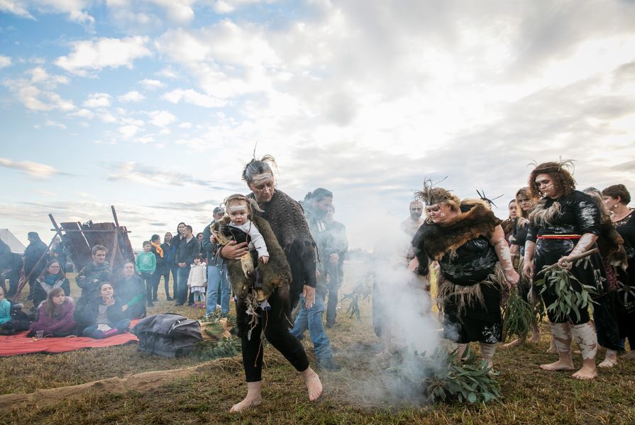 Traditional Darug custodians lead the Welcome to Country and Smoking Ceremony to launch Ngara – Ngurangwa Byallara (Listen, hear, think – The Place Speaks, 2018), Oakhurst New South Wales, co-commissioned by Blacktown Arts on behalf of Blacktown City Council and C3West on behalf of the Museum of Contemporary Art Australia.