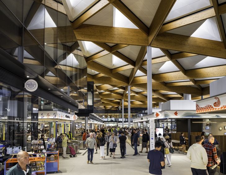 The market’s internal promenade reveals a functional ordering of retail and hospitality frontage supported by disciplined service levels.